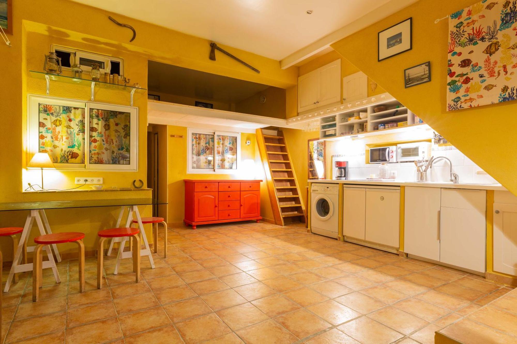 Sharehouse -room-hostel-backpackers La Girelle Apartment